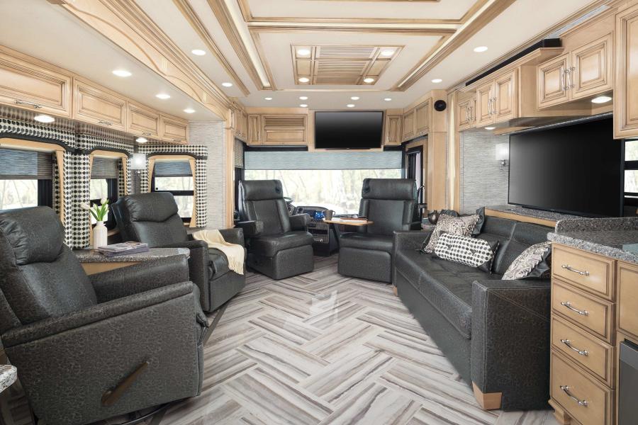 Интерьер Newmar Mountain Aire 2015 года  (фото 8 из 8)